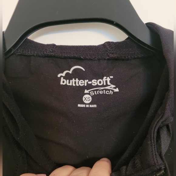 Butter-soft Women's Black Scrubs Jacket - Picture 2 of 3